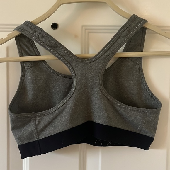 Nike sports bra - Picture 2 of 3